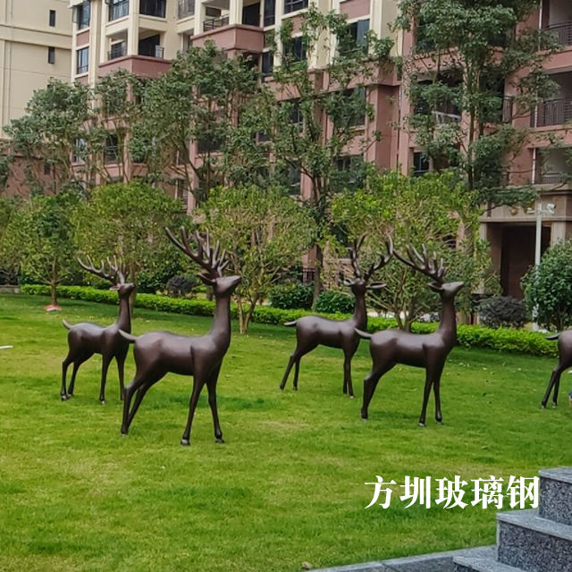 小(xiǎo)區(qū)仿銅玻璃鋼梅花(huā)鹿動物(wù)雕塑