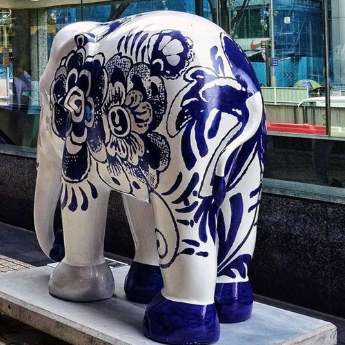 玻璃钢青花(huā)瓷大象雕塑