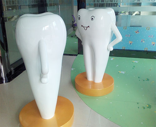 玻璃钢卡通牙齿雕塑