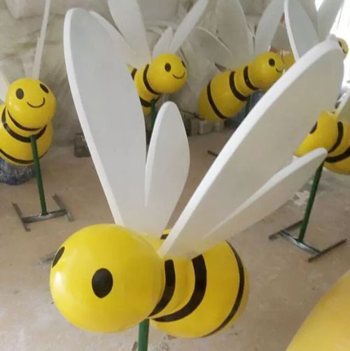 深圳玻璃钢卡通小(xiǎo)蜜蜂雕塑