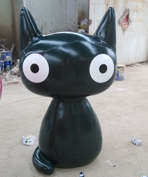 玻璃钢卡通黑色小(xiǎo)猫雕塑