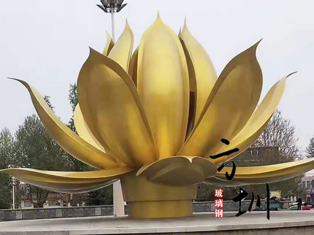 城市廣場電(diàn)鍍不鏽鋼蓮花(huā)雕塑