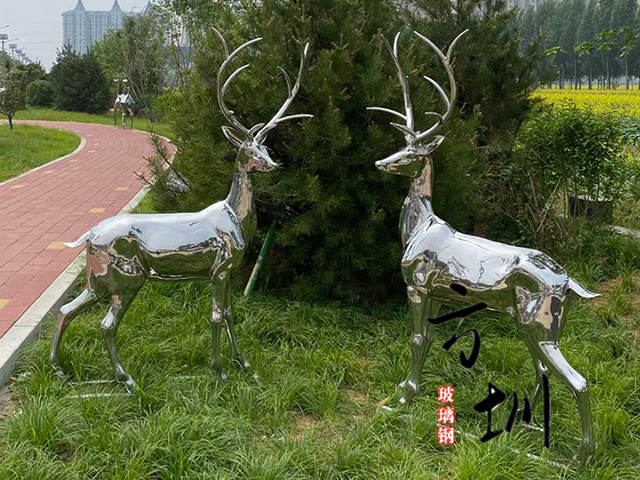 小(xiǎo)區(qū)公園景觀不鏽鋼梅花(huā)鹿雕塑