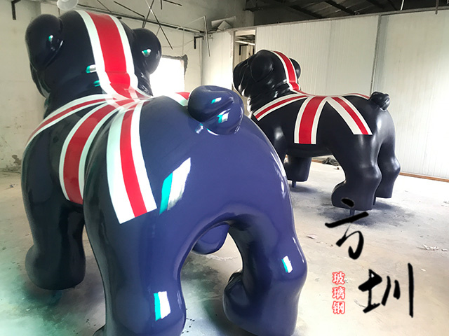 廣東東莞玻璃鋼卡通鬥牛犬雕塑