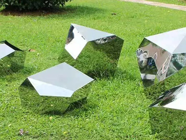 園林鏡面切面菱形不鏽鋼雕塑