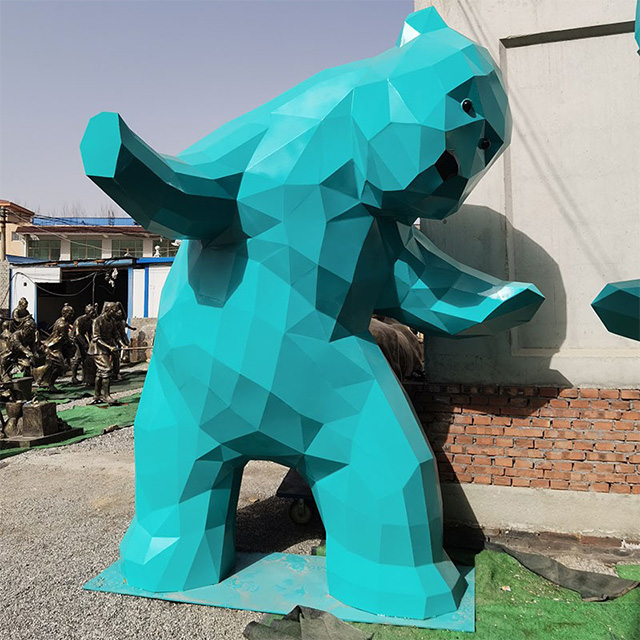 菱形切面玻璃鋼卡通熊動物(wù)雕塑