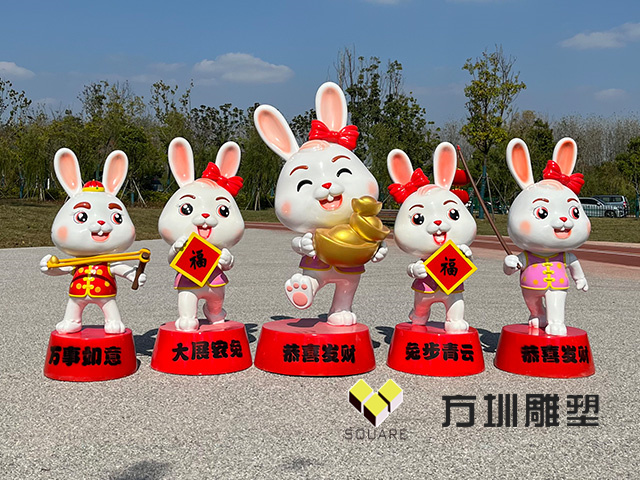 2023新(xīn)年生肖兔子拜年玻璃钢卡通动物(wù)雕塑