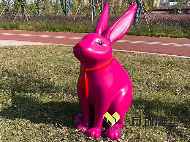 儿童公园玻璃钢兔子胡萝卜雕塑