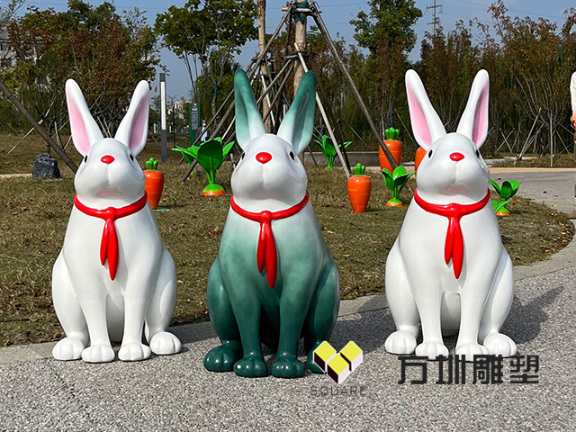 小(xiǎo)區(qū)公园玻璃钢仿真兔子动物(wù)雕塑